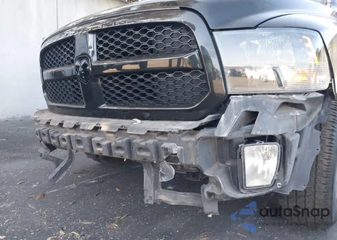 2017 Ram 1500 Express 4X2 5'7 Box z USA, uszkodzony, nr VIN 1C6RR6KG7HS556517